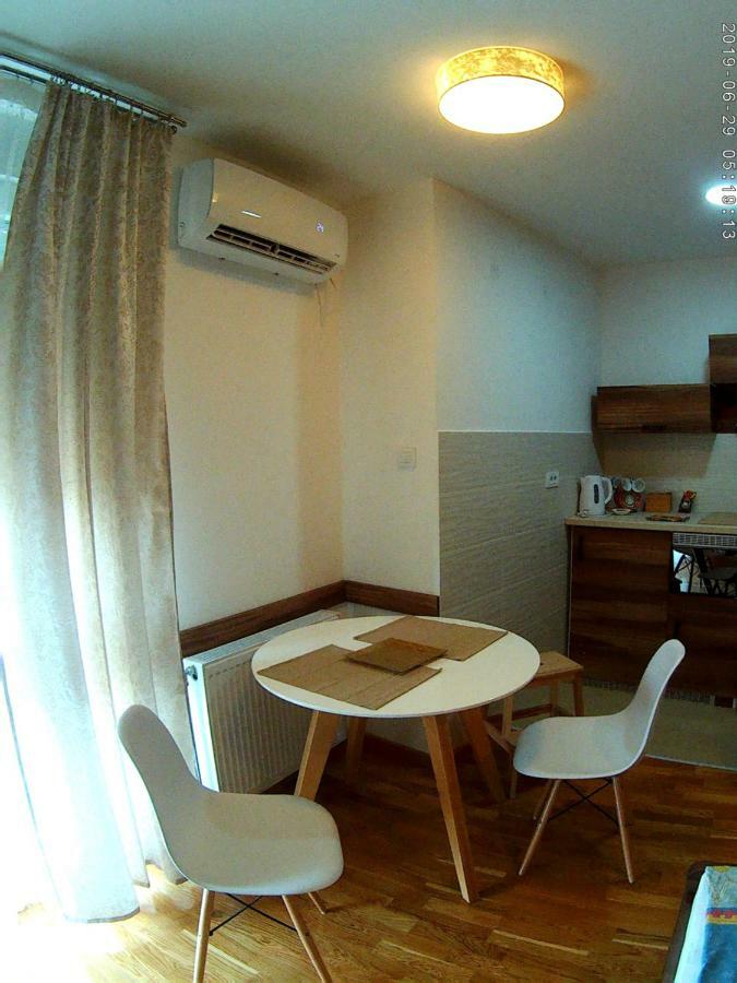 Uki-Modern Apartment With Parking Нови Сад Екстериор снимка